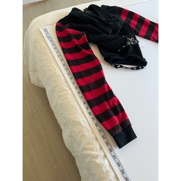 Hot Topic Hoodie Womens M Y2K Grunge Goth Emo Striped Chains Street Black Red - Picture 9 of 10